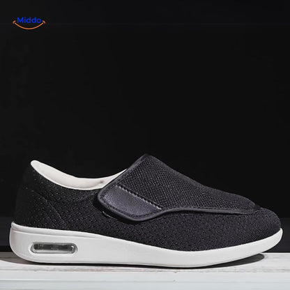 https://cdn.shopify.com/s/files/1/0617/1787/2862/files/Trendstep-zwarte-schoen-met-mesh-en-luchtkussenzool-middo.nl.jpg?v=1751108465